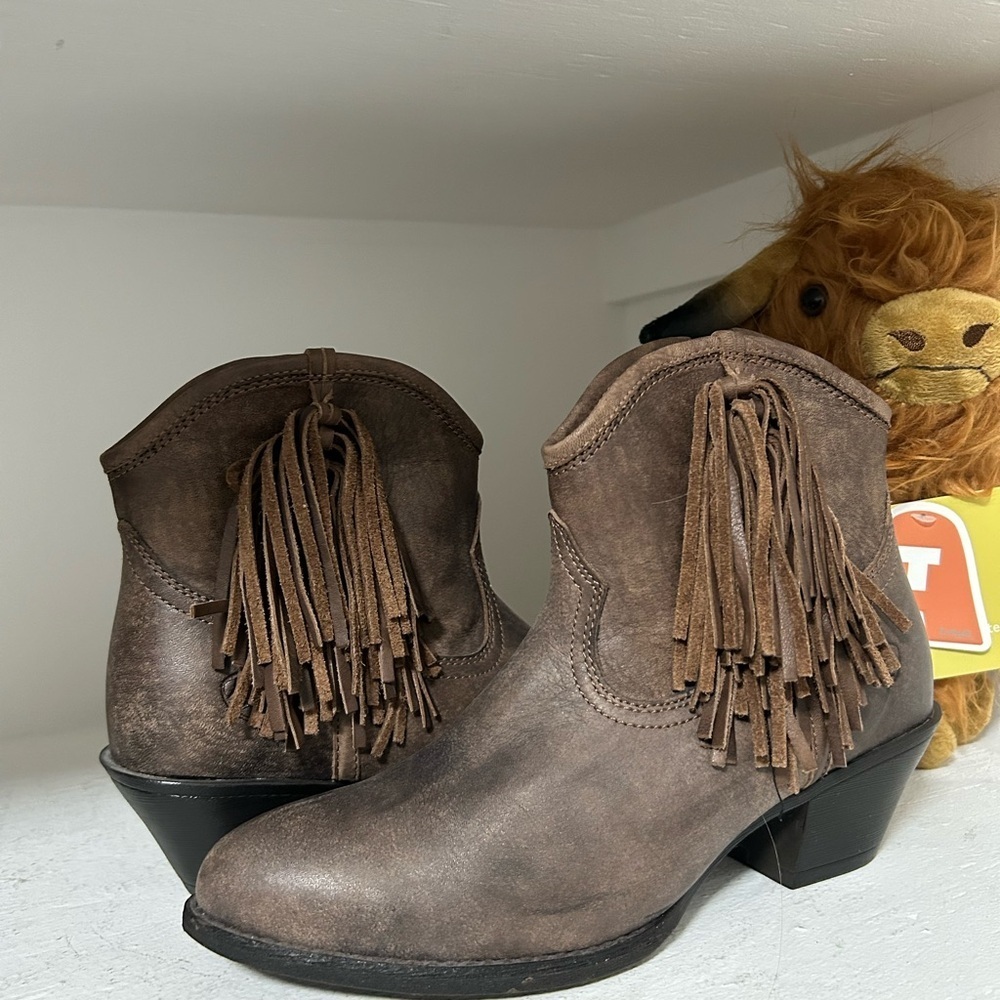 Ariat Distressed Brown Fringe Ankle Booties NWOT